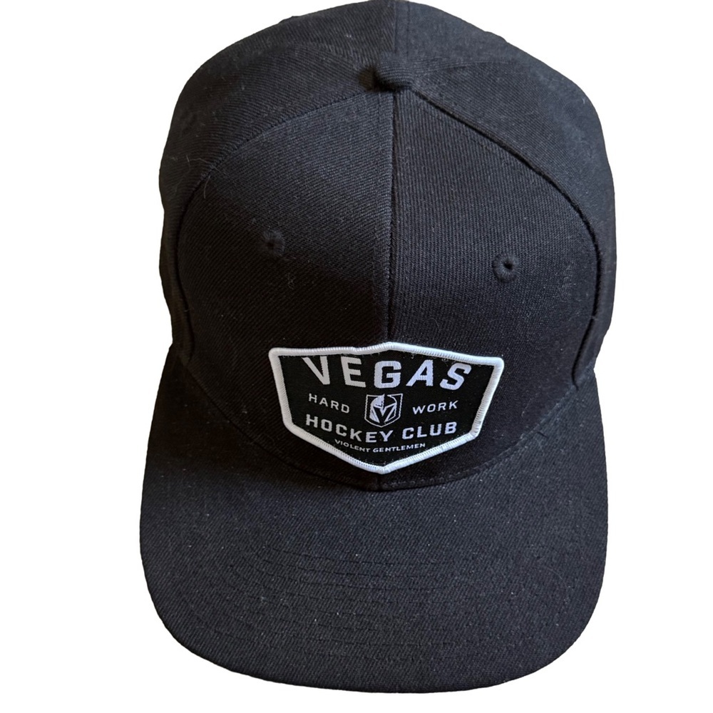 VIOLENT GENTLEMEN / VEGAS GOLDEN KNIGHTS BLACK FLAT RIM SNAPBACK HAT WITH LOGO